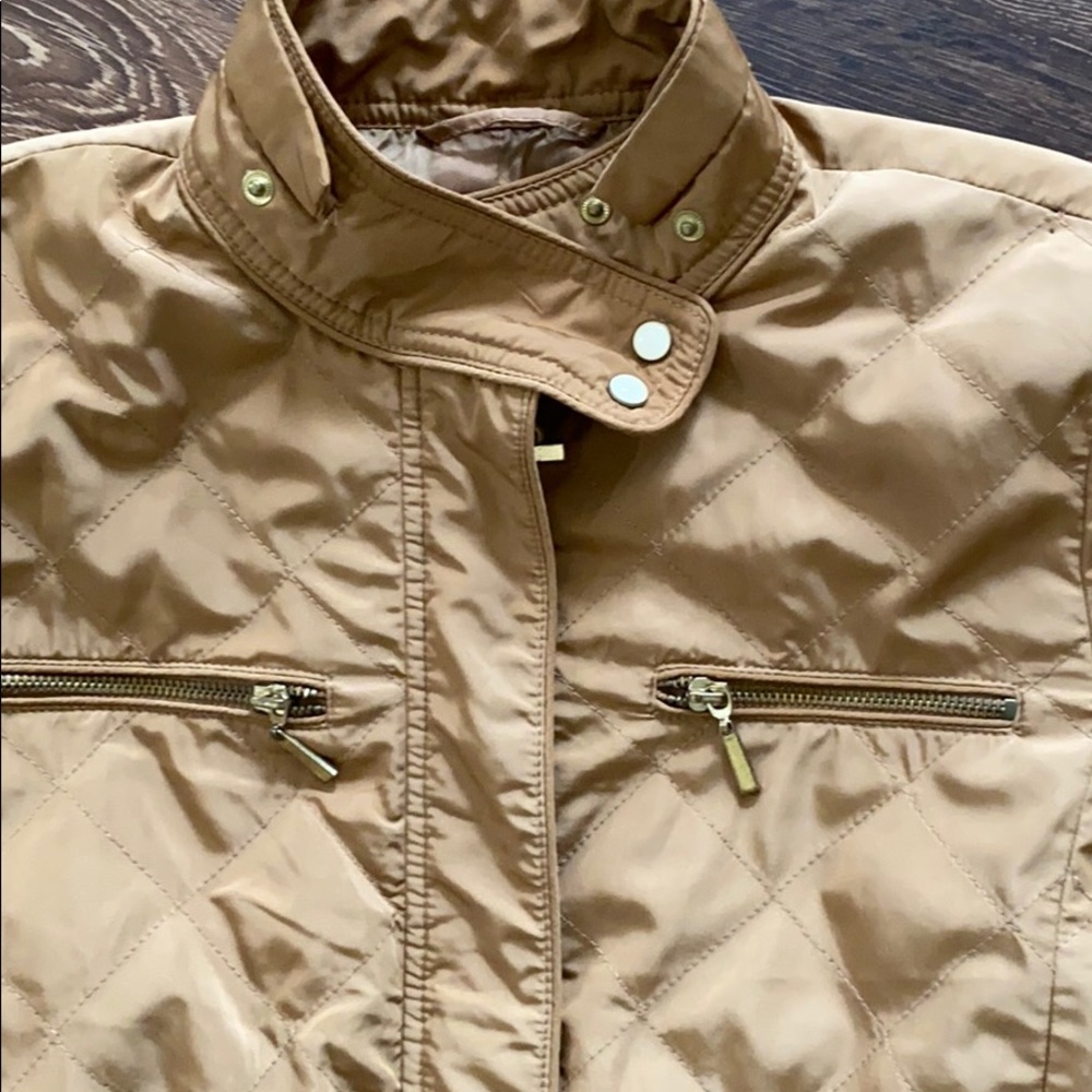 Zara jacket like new thin super nice rain or wind - Picture 2 of 7